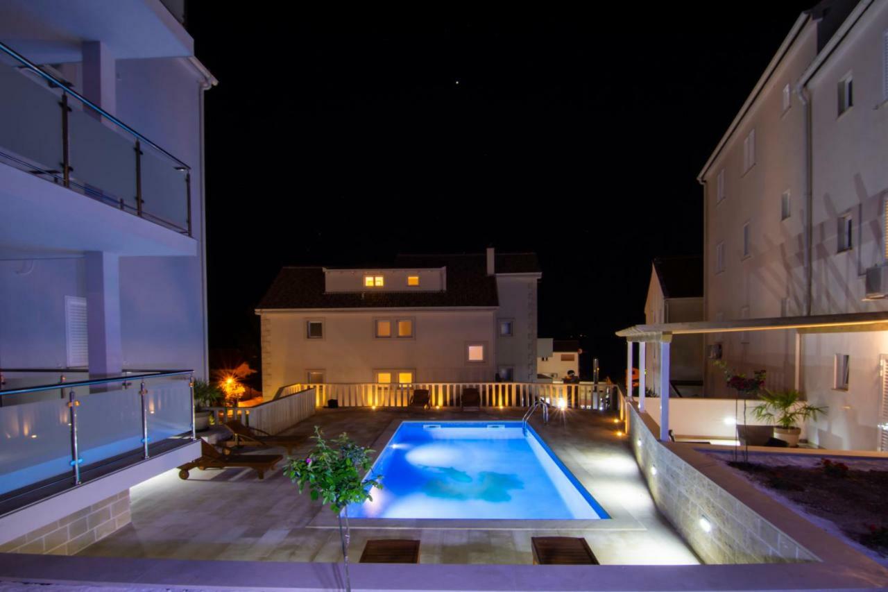 Apartments Sara 2 Bol Exterior photo